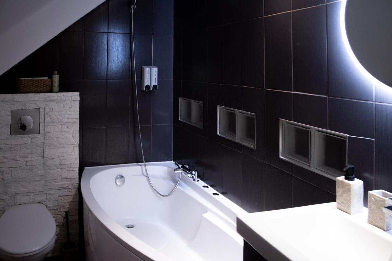 Muraille Du Chateau Avec Jacuzzi Nemours Exterior foto